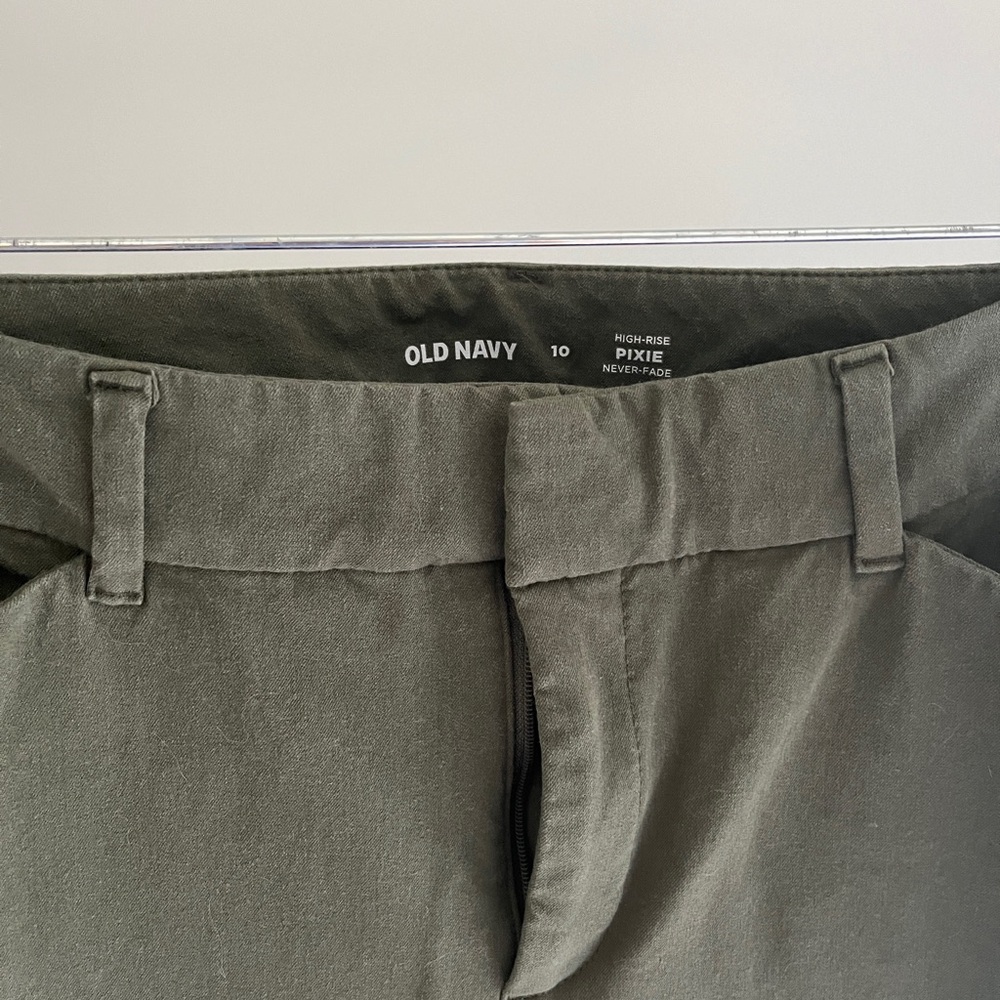 Old navy pixie pant - Picture 3 of 3
